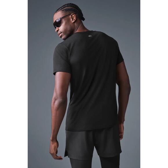 ALO Yoga Mens Triumph Black Short Sleeve Tee XL - Picture 1 of 7